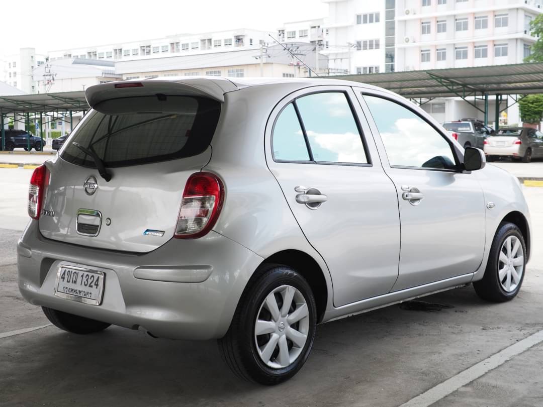 2010 Nissan March สีเงิน (รูปที่ 5)
