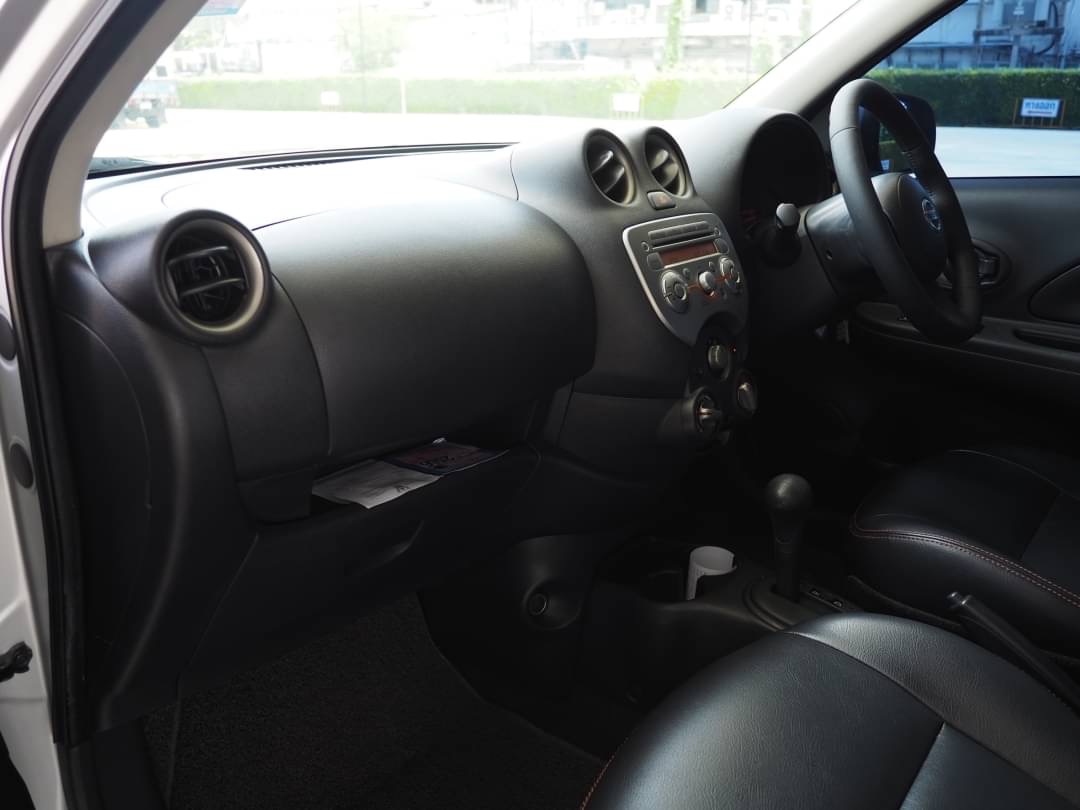 2010 Nissan March สีเงิน (รูปที่ 7)