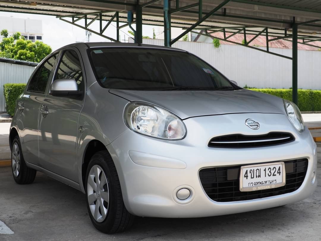 2010 Nissan March สีเงิน (รูปที่ 2)