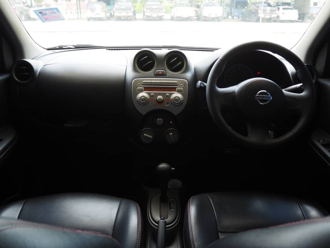 2010 Nissan March สีเงิน (รูปที่ 8)