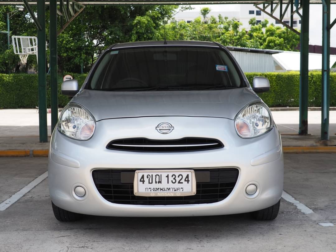2010 Nissan March สีเงิน