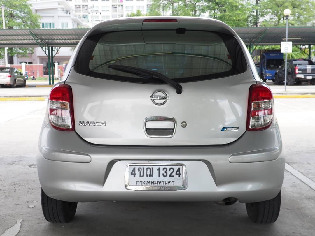 2010 Nissan March สีเงิน (รูปที่ 4)