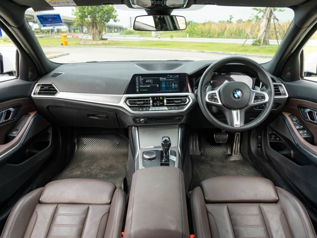 2020 BMW 330e M-Sport สีขาว (รูปที่ 8)