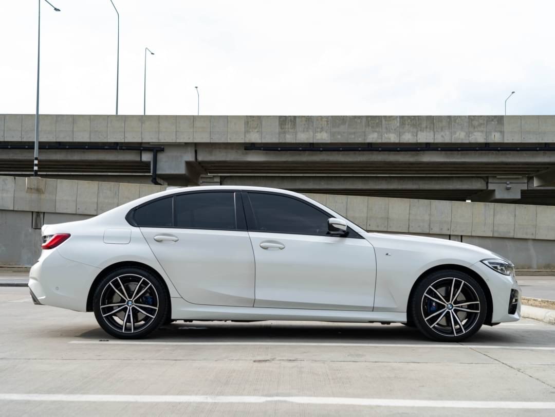 2020 BMW 330e M-Sport สีขาว (รูปที่ 3)