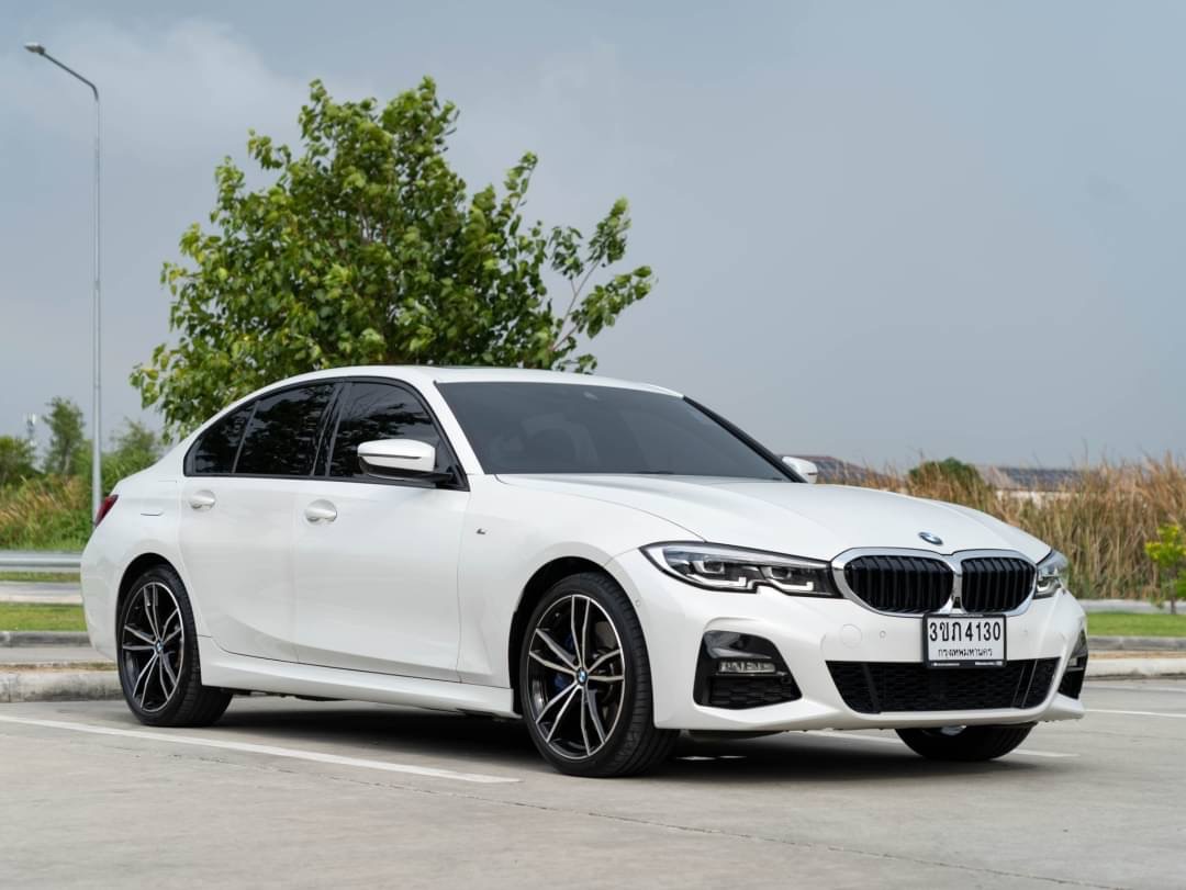 2020 BMW 330e M-Sport สีขาว (รูปที่ 7)