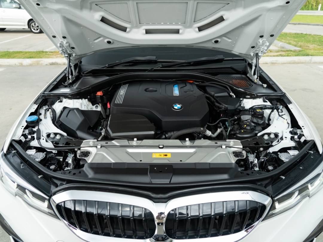 2020 BMW 330e M-Sport สีขาว (รูปที่ 13)