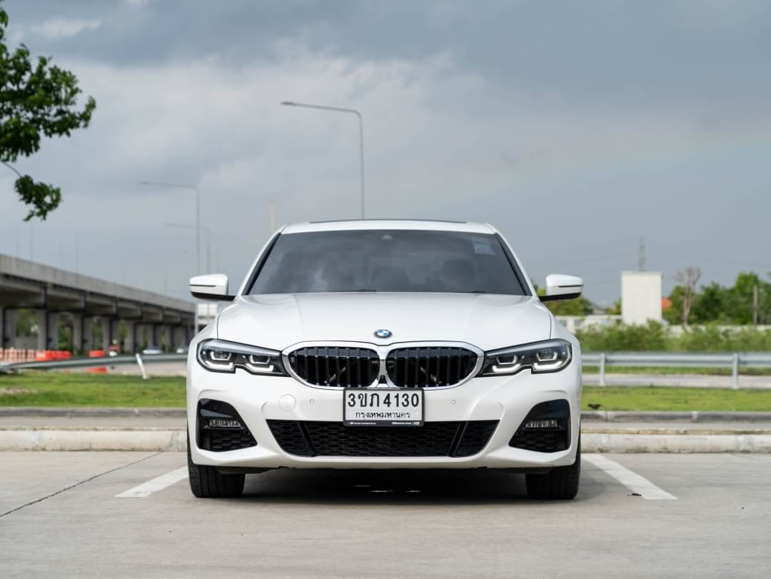 2020 BMW 330e M-Sport สีขาว (รูปที่ 2)