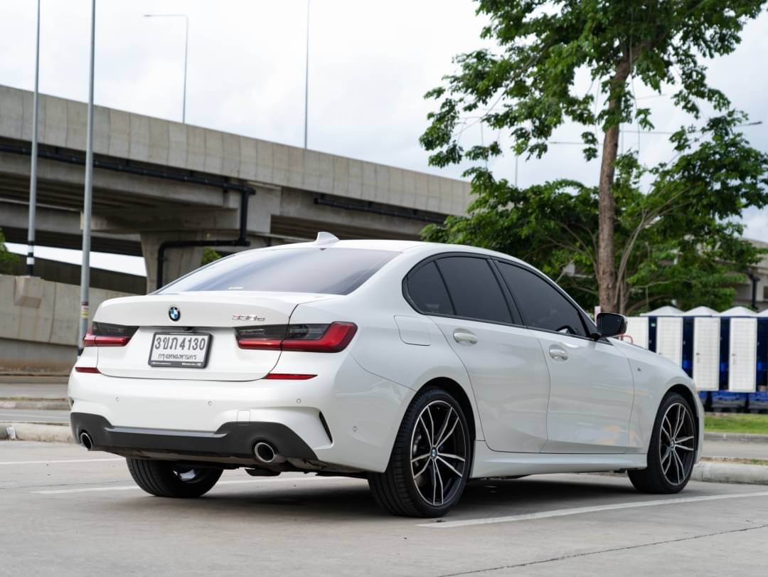 2020 BMW 330e M-Sport สีขาว (รูปที่ 6)