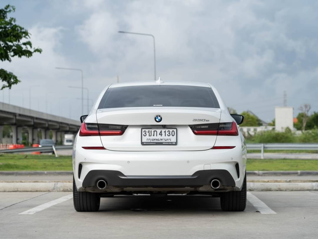2020 BMW 330e M-Sport สีขาว (รูปที่ 5)