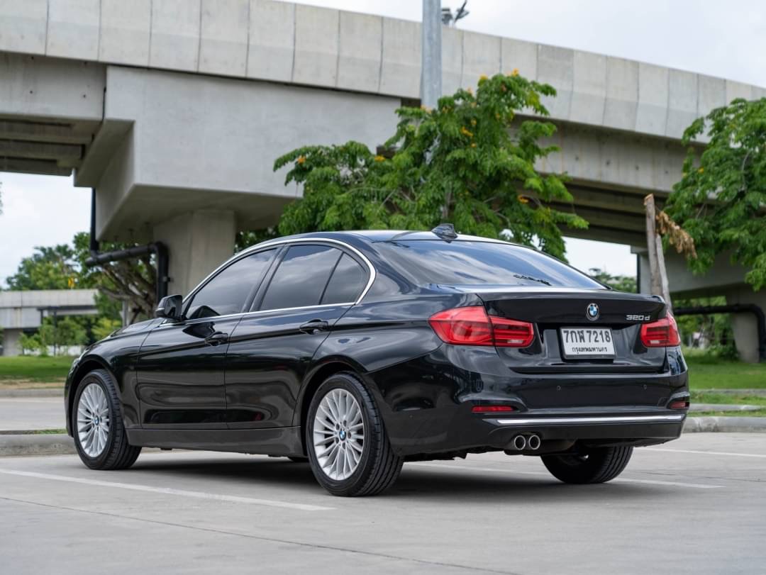 2019 BMW 320d Iconic สีดำ