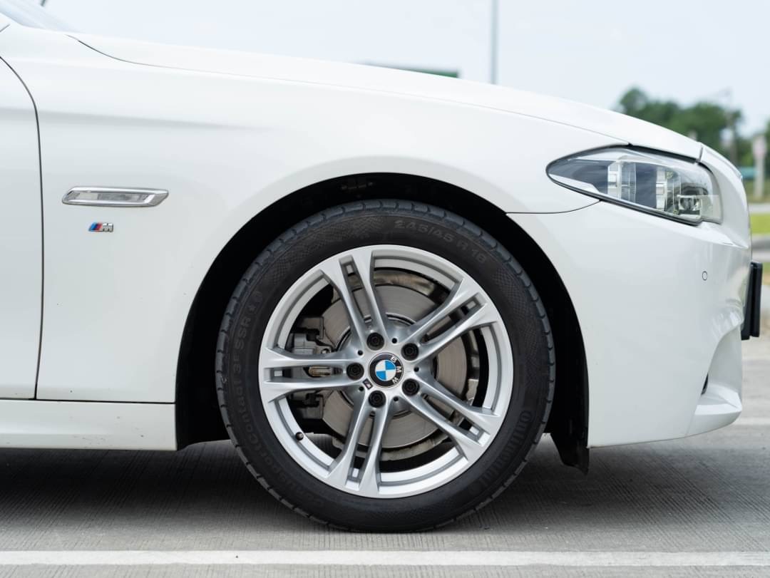 2016 BMW 528i M SPORT F10 สีขาว (รูปที่ 15)