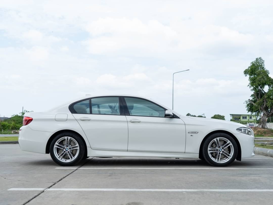 2016 BMW 528i M SPORT F10 สีขาว (รูปที่ 5)