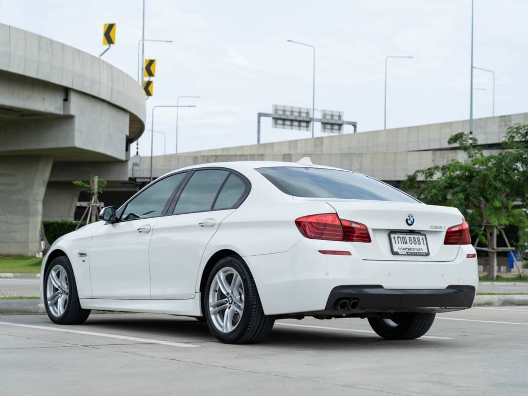 2016 BMW 528i M SPORT F10 สีขาว (รูปที่ 7)