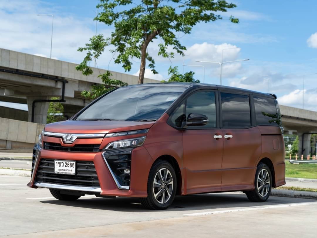 2021 Toyota Voxy สีส้ม (รูปที่ 2)