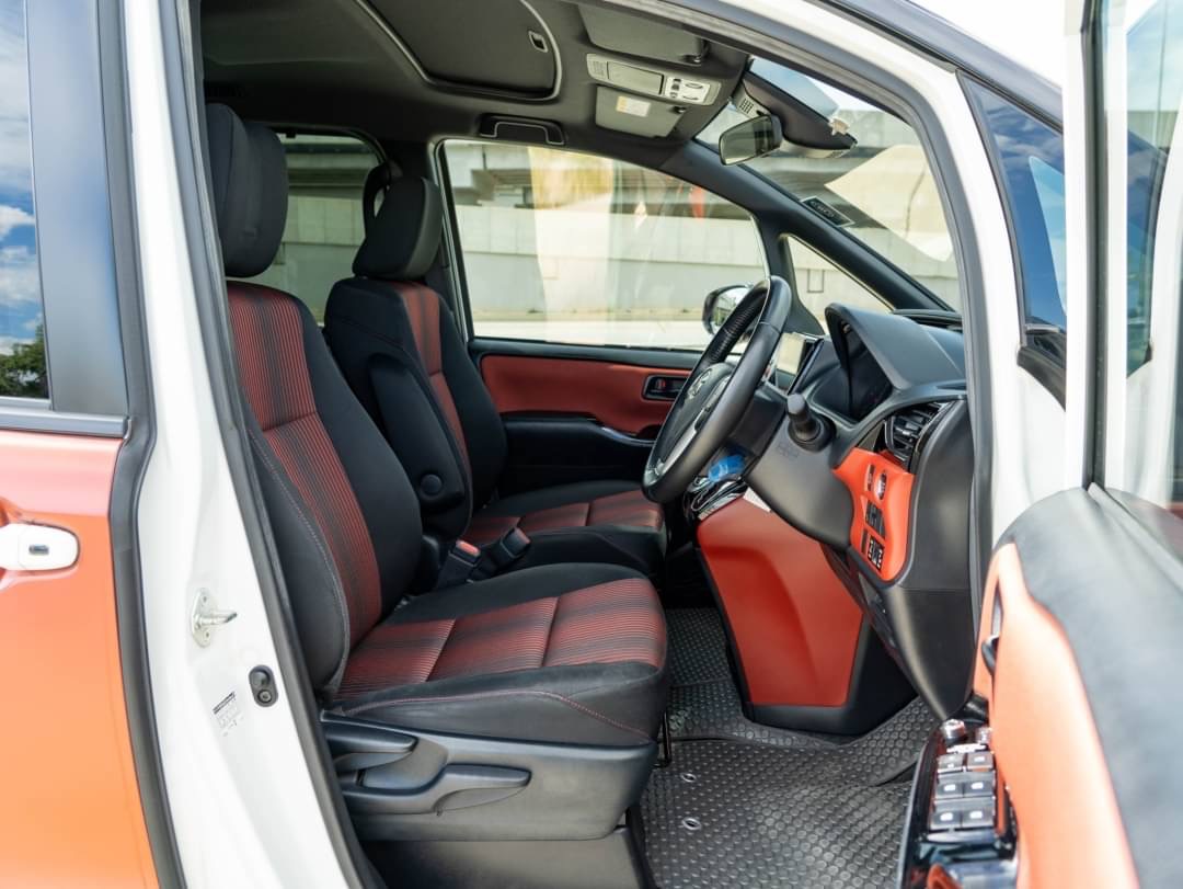 2021 Toyota Voxy สีส้ม (รูปที่ 9)