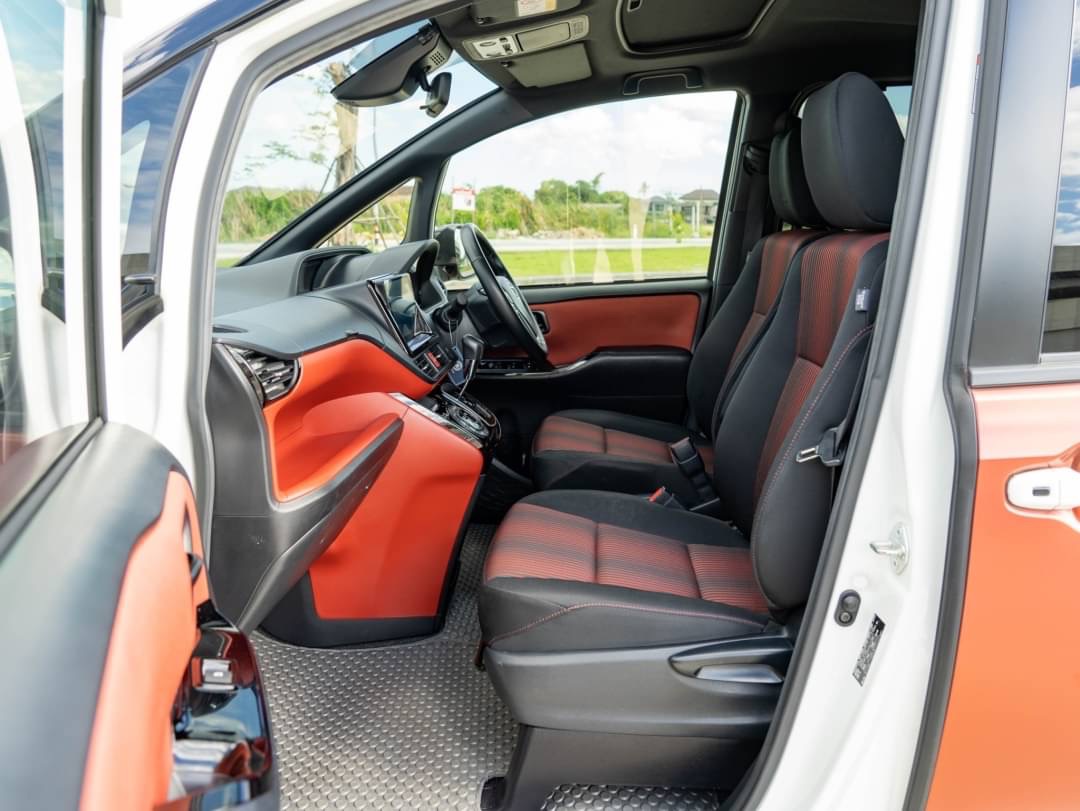 2021 Toyota Voxy สีส้ม (รูปที่ 4)