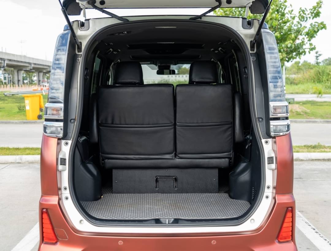 2021 Toyota Voxy สีส้ม (รูปที่ 17)