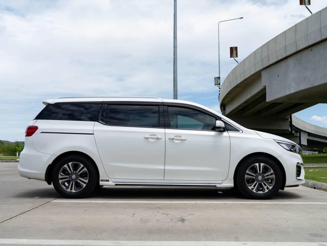 2020 Kia Carnival สีขาว