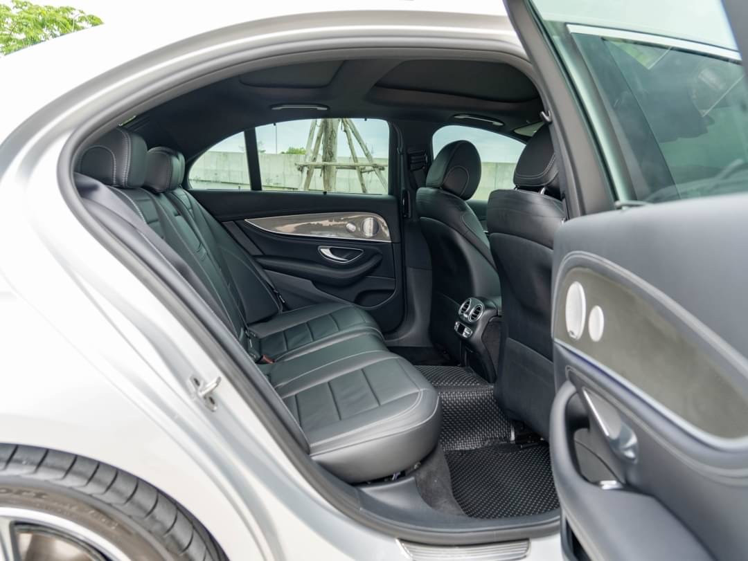 2019 Mercedes-Benz E-Class W213 E300e สีเงิน (รูปที่ 16)