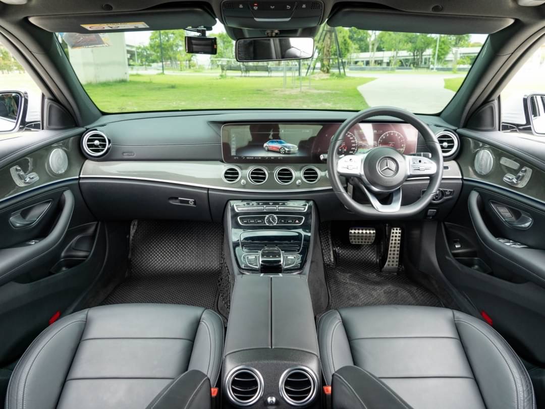 2019 Mercedes-Benz E-Class W213 E300e สีเงิน (รูปที่ 11)