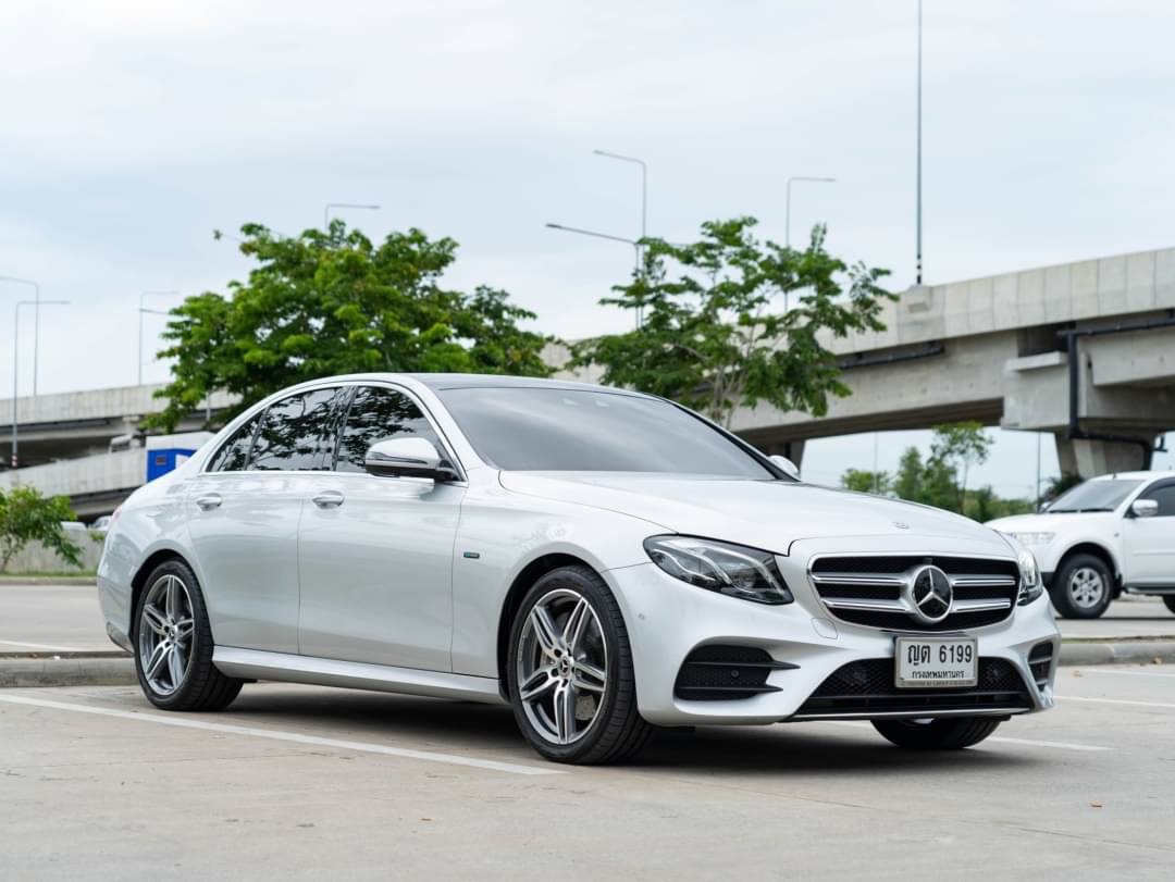 2019 Mercedes-Benz E-Class W213 E300e สีเงิน (รูปที่ 6)