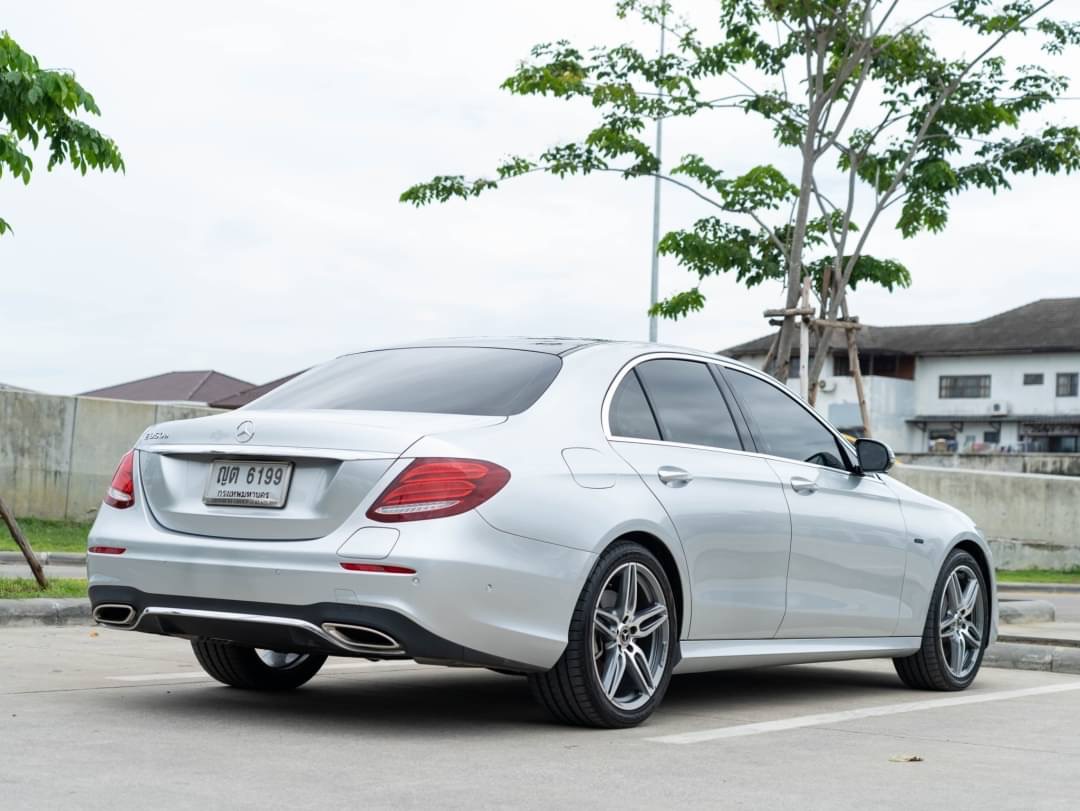 2019 Mercedes-Benz E-Class W213 E300e สีเงิน (รูปที่ 5)