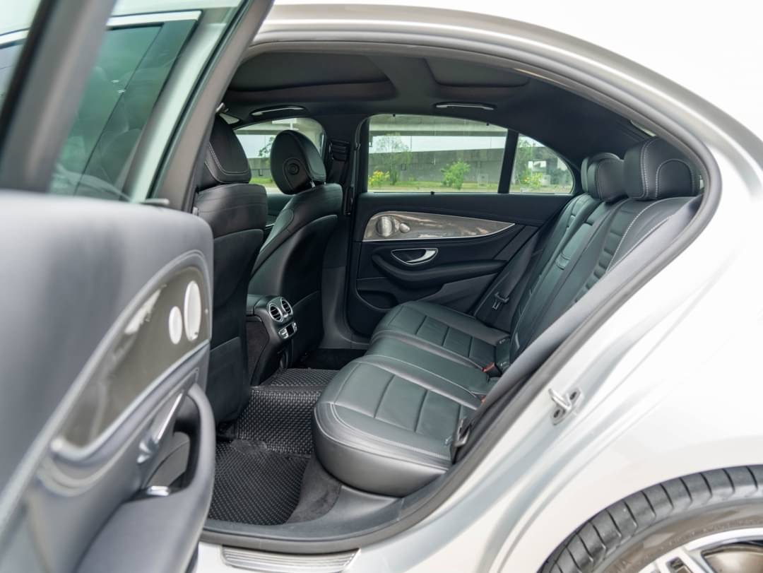 2019 Mercedes-Benz E-Class W213 E300e สีเงิน (รูปที่ 15)