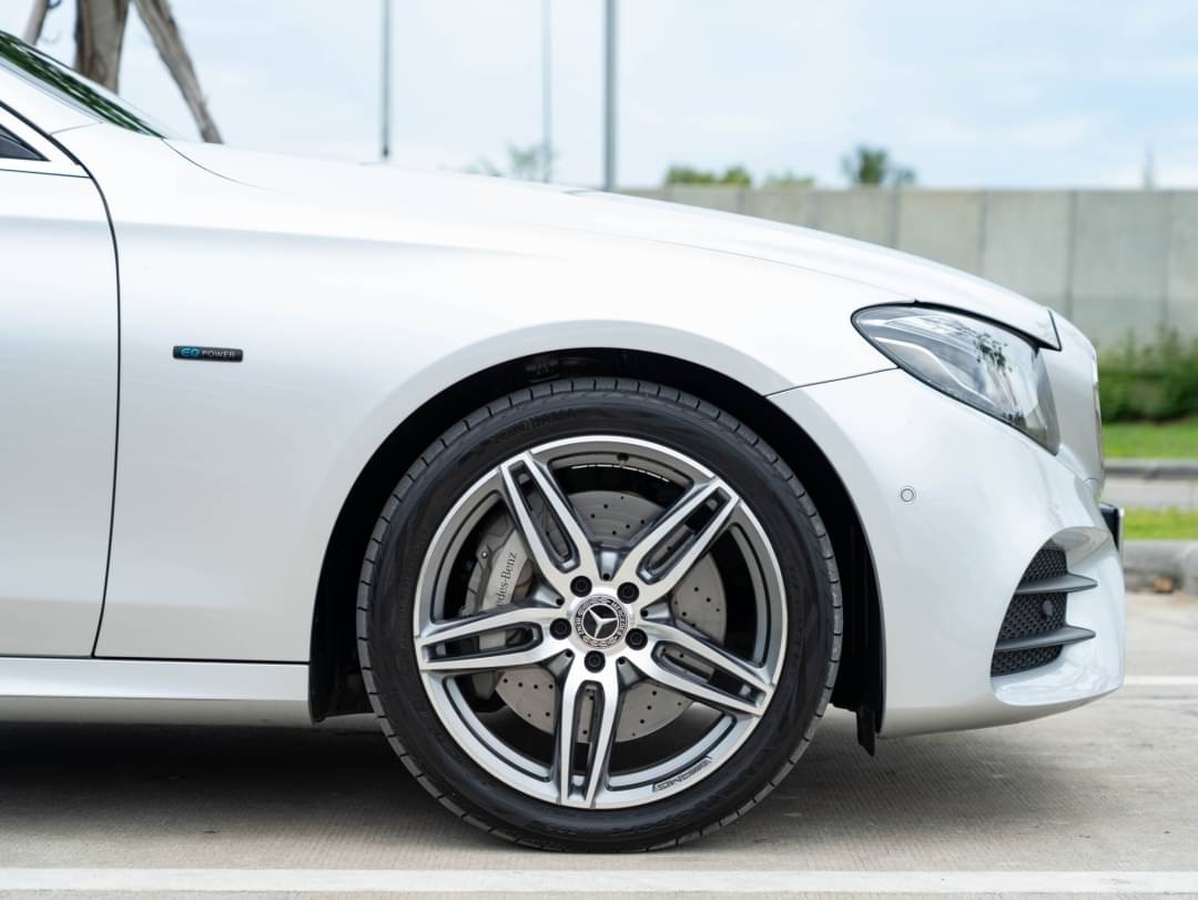 2019 Mercedes-Benz E-Class W213 E300e สีเงิน (รูปที่ 17)