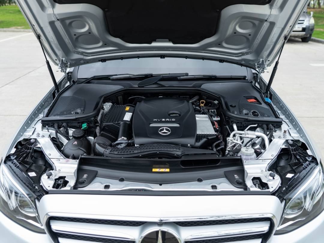 2019 Mercedes-Benz E-Class W213 E300e สีเงิน (รูปที่ 13)