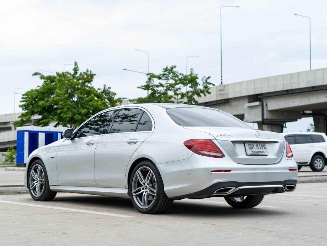 2019 Mercedes-Benz E-Class W213 E300e สีเงิน (รูปที่ 3)