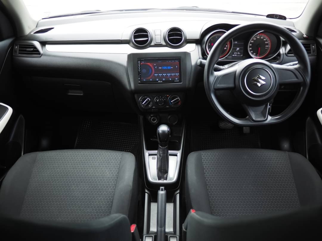 2018 Suzuki Swift สีเทา (รูปที่ 11)