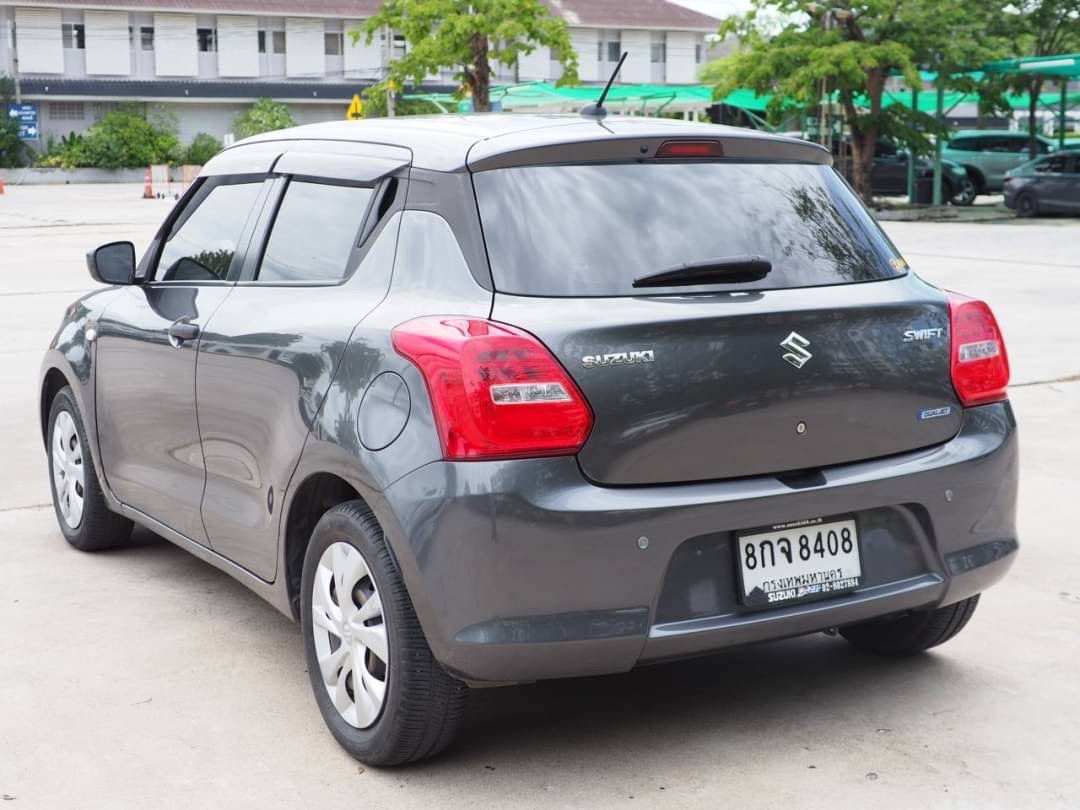 2018 Suzuki Swift สีเทา (รูปที่ 6)