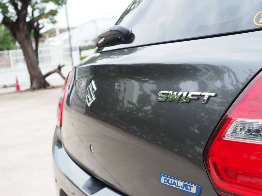 2018 Suzuki Swift สีเทา