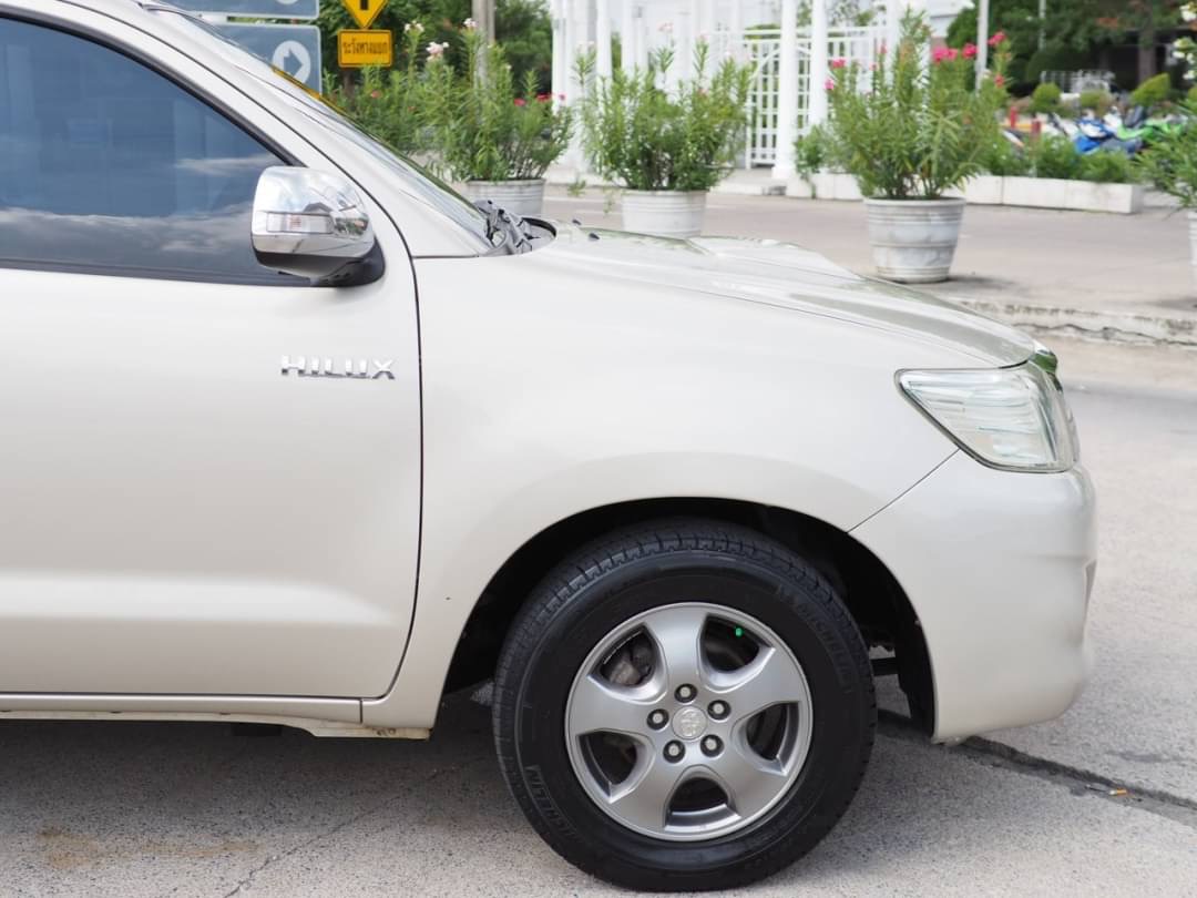 2012 Toyota Hilux Vigo Prerunner (Cab) สีทอง (รูปที่ 10)