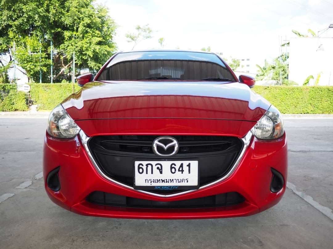2017 Mazda 2 Sedan (4 ประตู) สีแดง (รูปที่ 2)