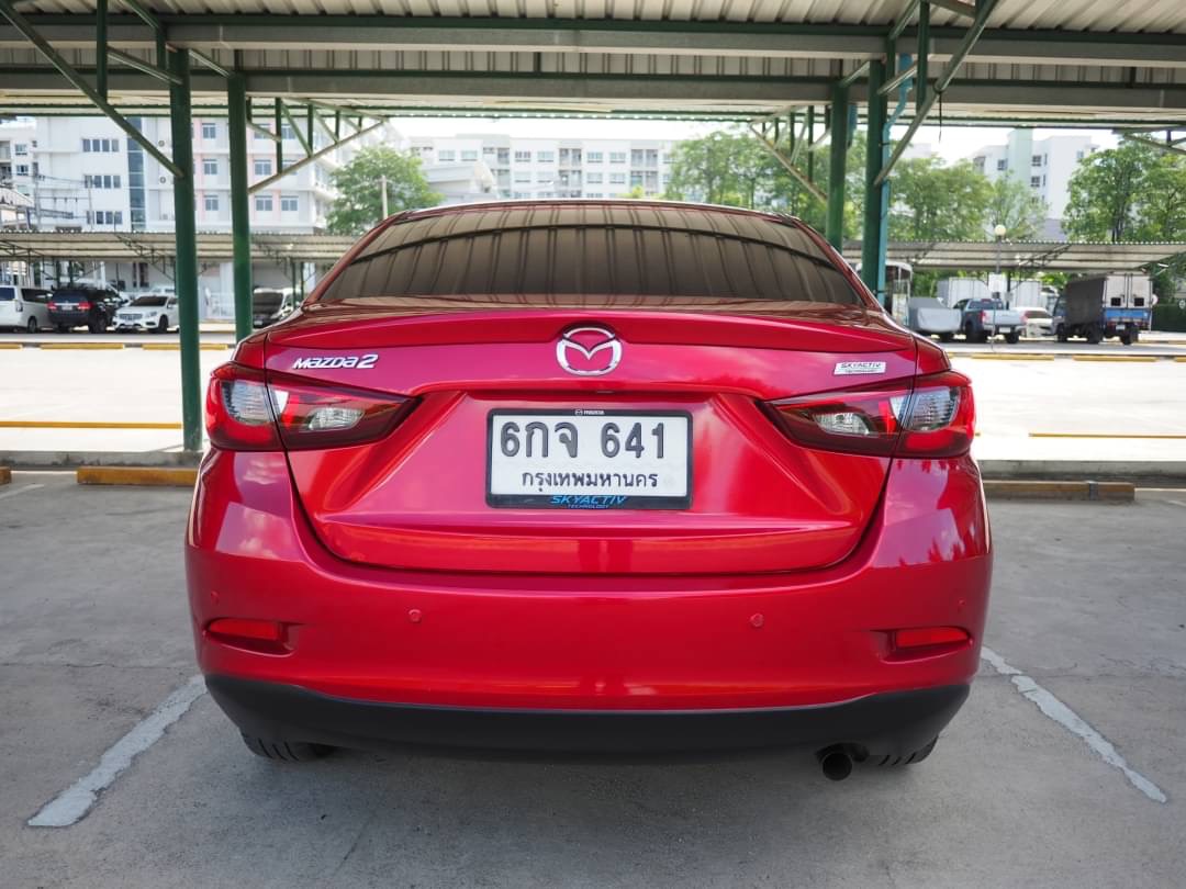 2017 Mazda 2 Sedan (4 ประตู) สีแดง (รูปที่ 7)