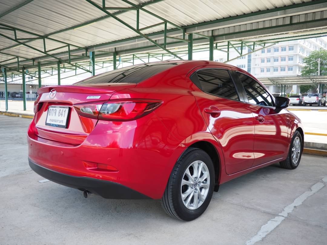 2017 Mazda 2 Sedan (4 ประตู) สีแดง (รูปที่ 5)