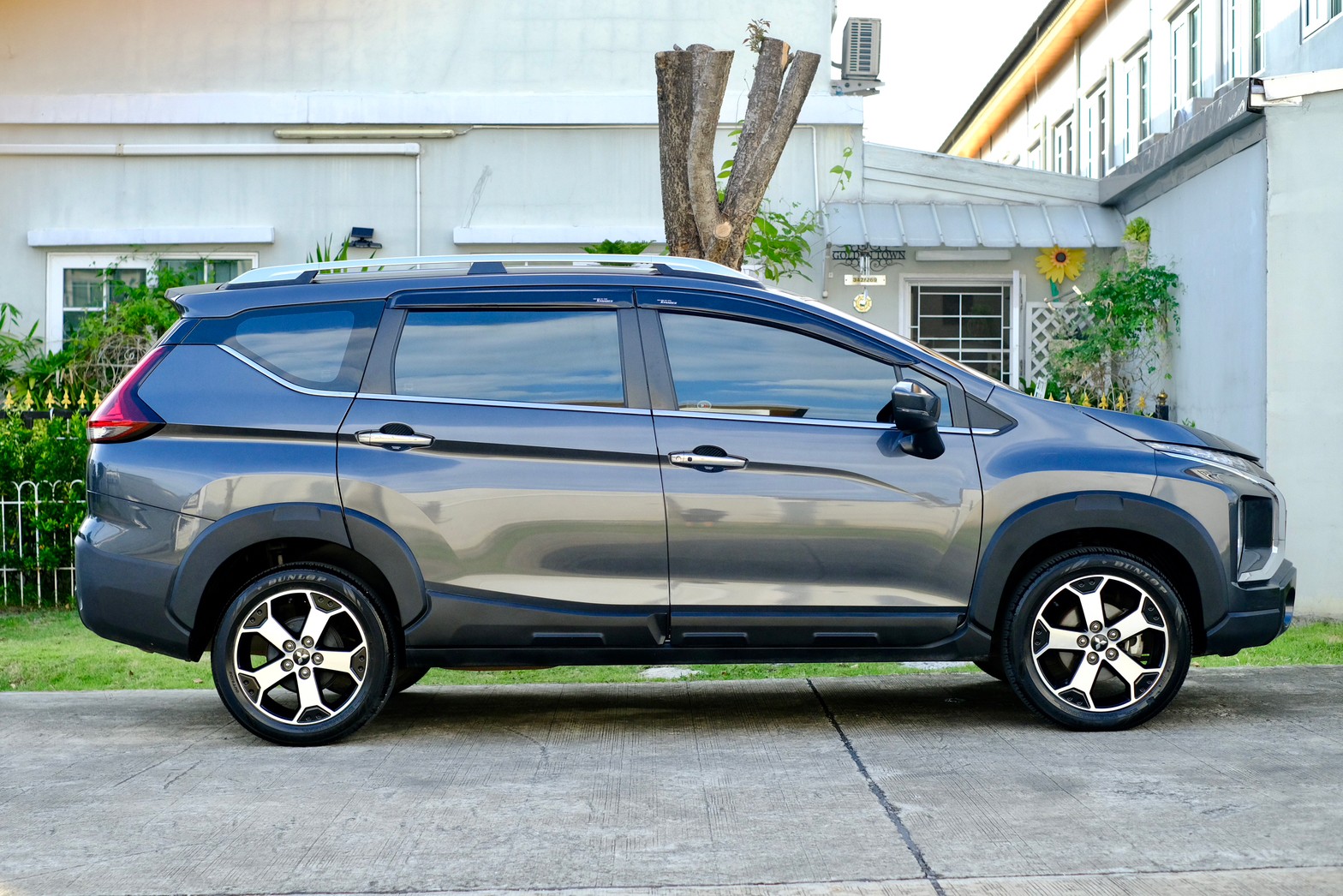 Mitsubishi Xpander cross (ตัวท็อป) เครื่องยนต์: เบนซิน เกียร์: ออโต้ปี: 2020 สี: เทา ไมล์ 45,xxx กม.