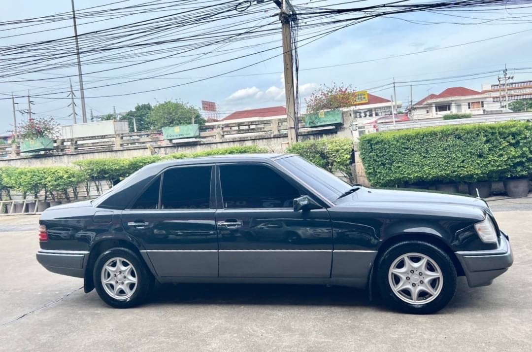 1995 Mercedes-Benz E280 masterpiece สีเทา (รูปที่ 3)
