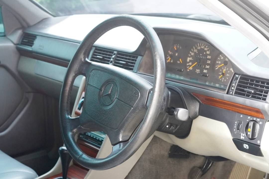 1995 Mercedes-Benz E280 masterpiece สีเทา (รูปที่ 10)