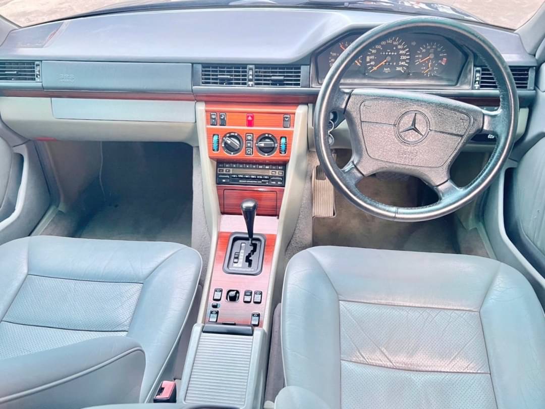 1995 Mercedes-Benz E280 masterpiece สีเทา (รูปที่ 15)