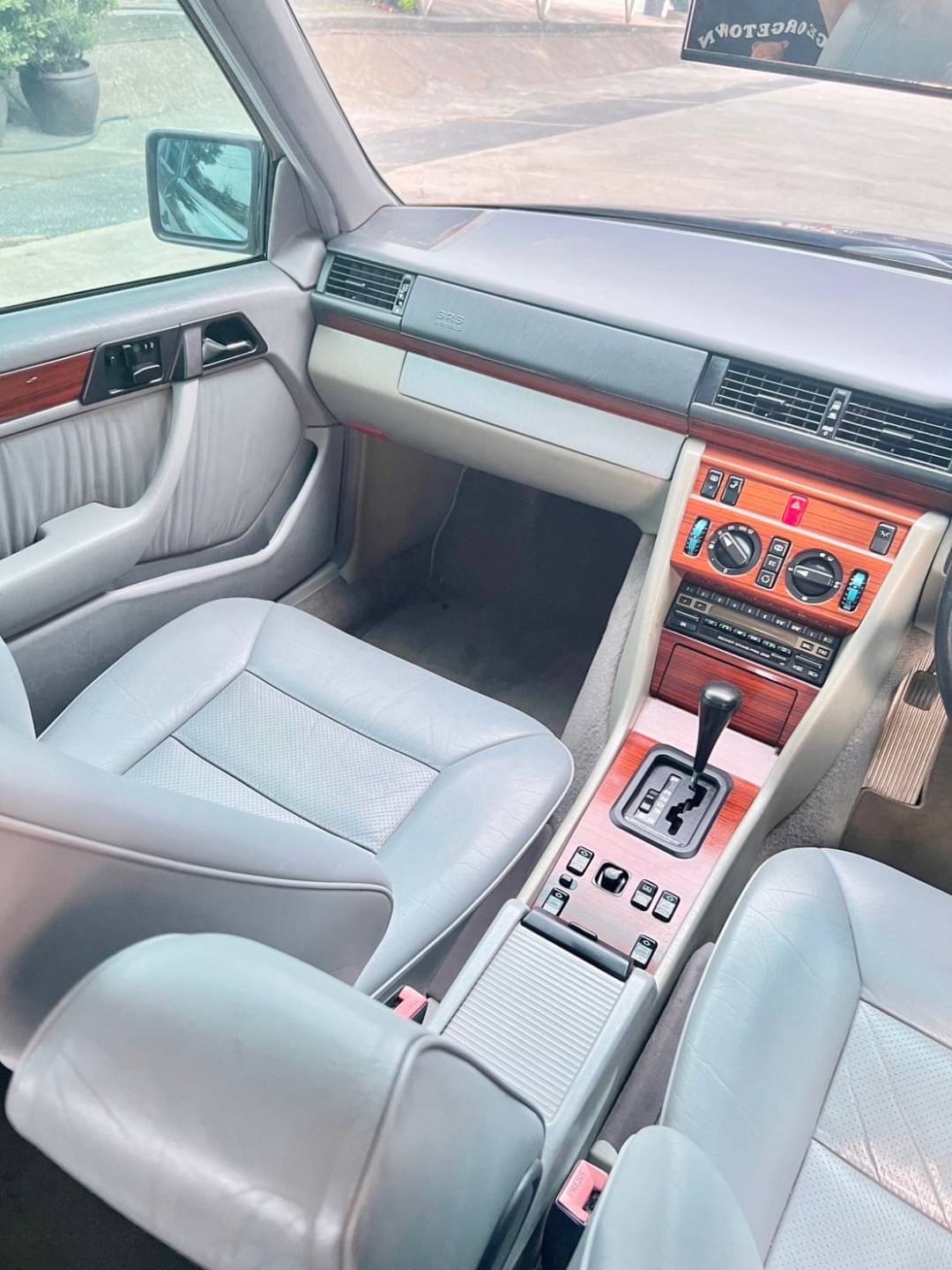 1995 Mercedes-Benz E280 masterpiece สีเทา (รูปที่ 14)