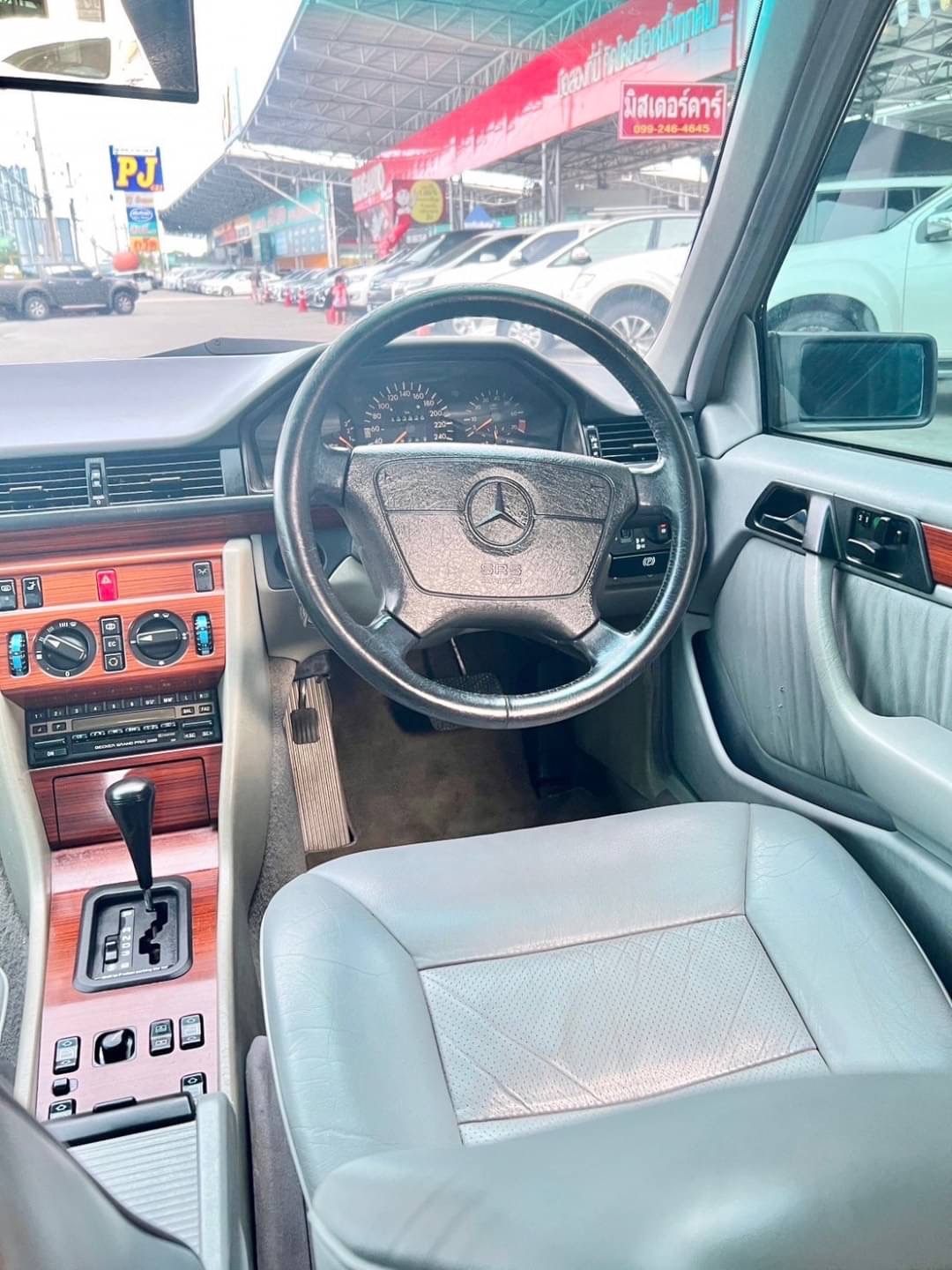 1995 Mercedes-Benz E280 masterpiece สีเทา (รูปที่ 13)
