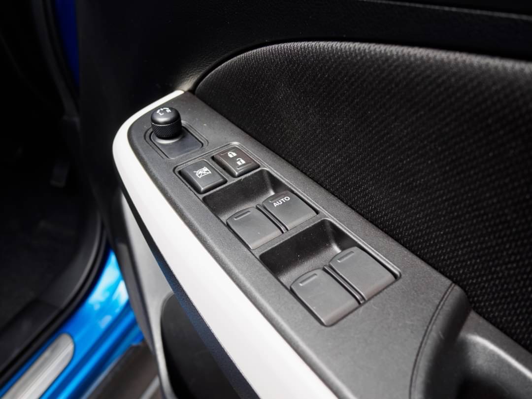 2019 Suzuki Swift สีน้ำเงิน (รูปที่ 10)