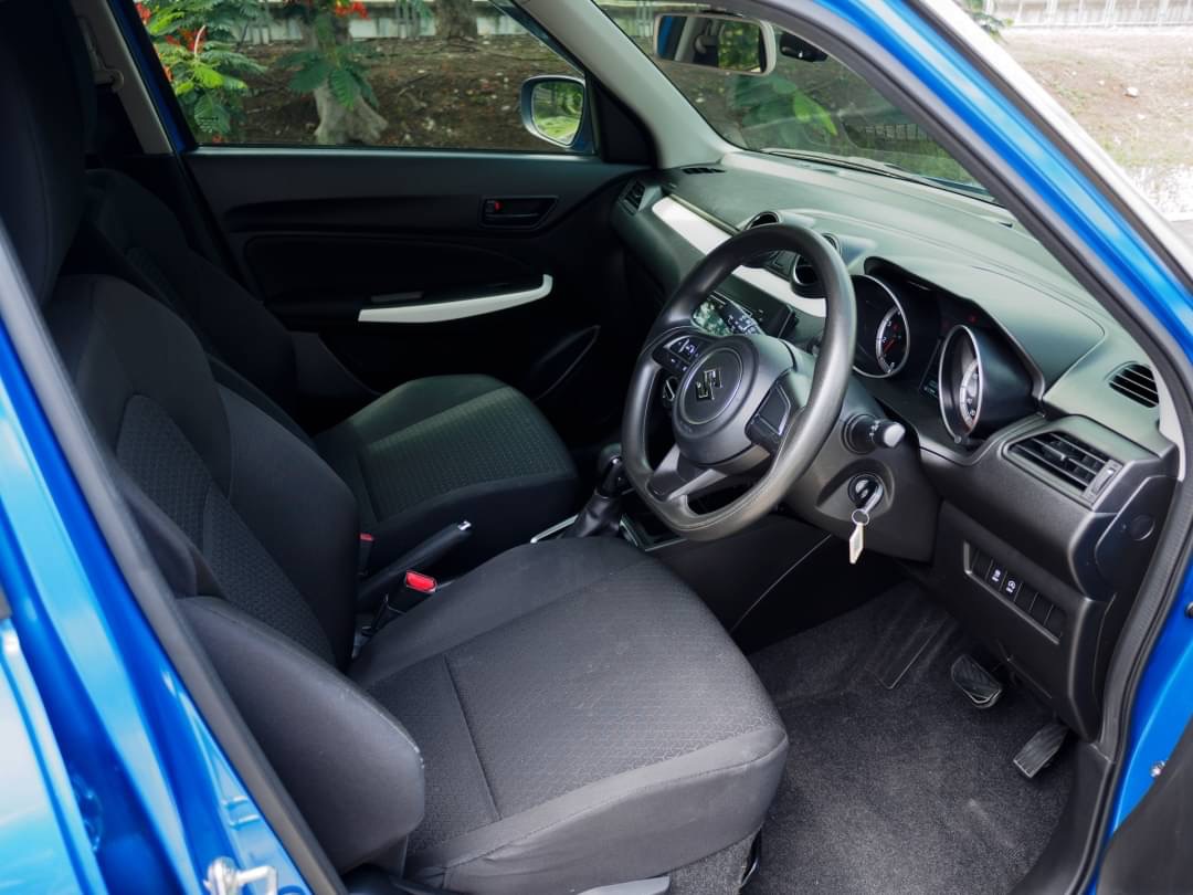 2019 Suzuki Swift สีน้ำเงิน (รูปที่ 6)