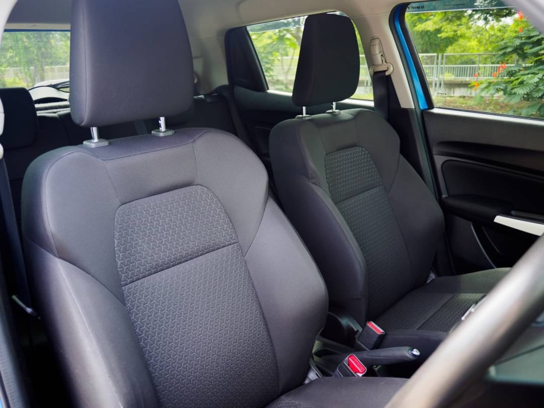 2019 Suzuki Swift สีน้ำเงิน (รูปที่ 5)