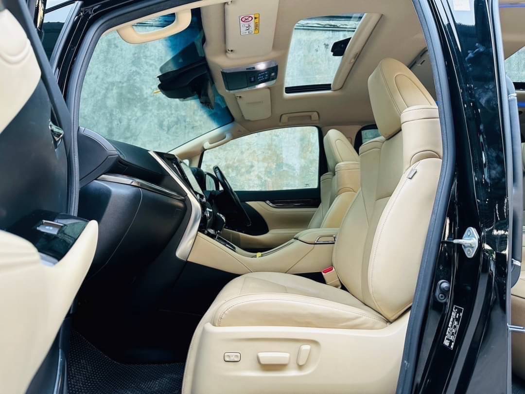 2021 Toyota Alphard สีดำ (รูปที่ 11)