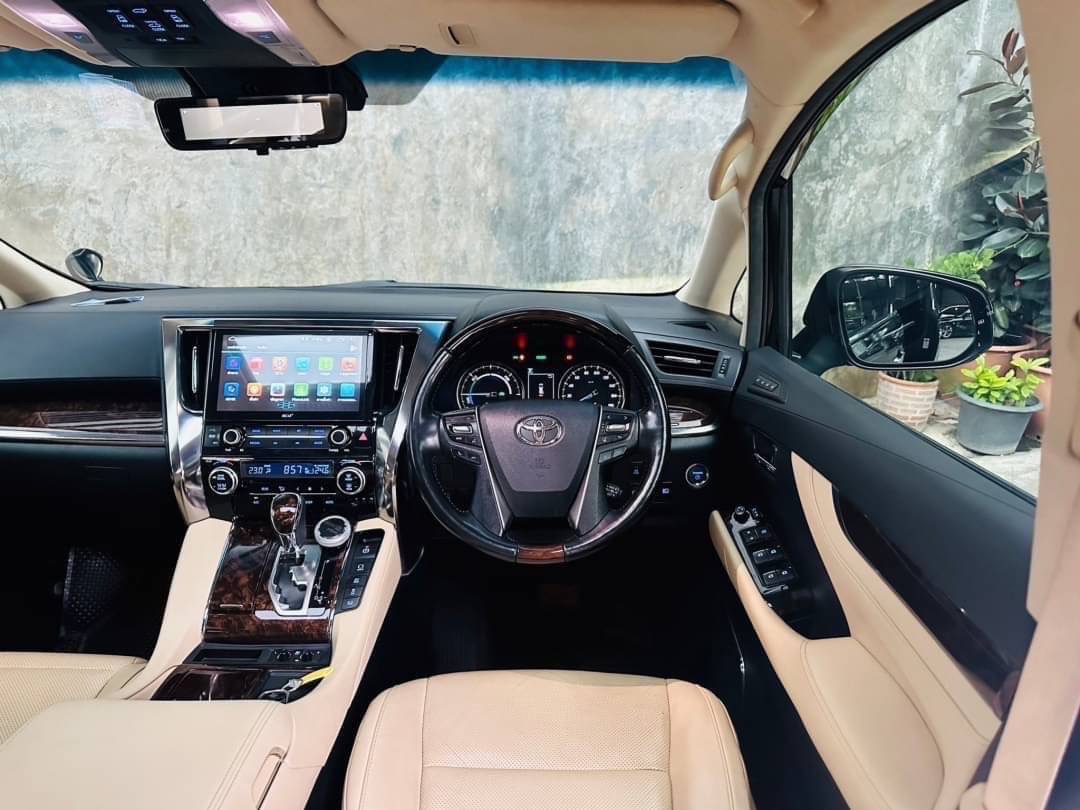 2021 Toyota Alphard สีดำ (รูปที่ 14)