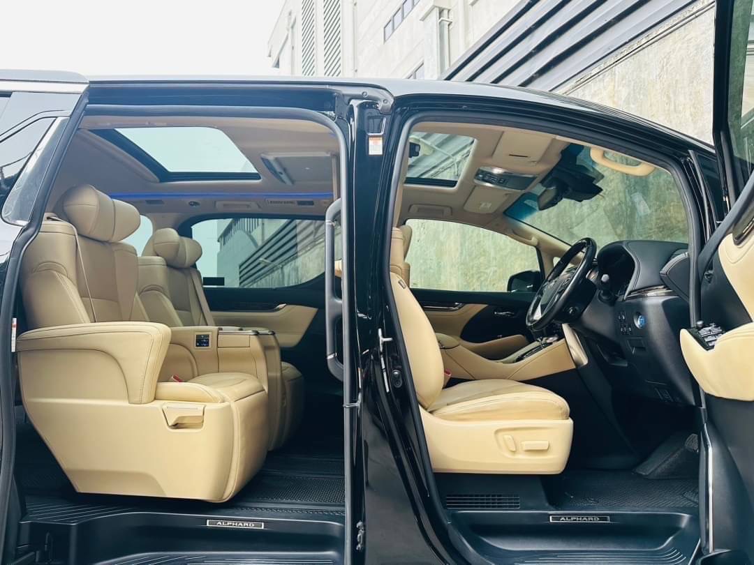 2021 Toyota Alphard สีดำ (รูปที่ 9)