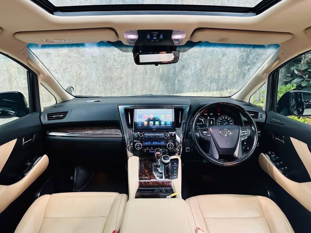 2021 Toyota Alphard สีดำ (รูปที่ 13)